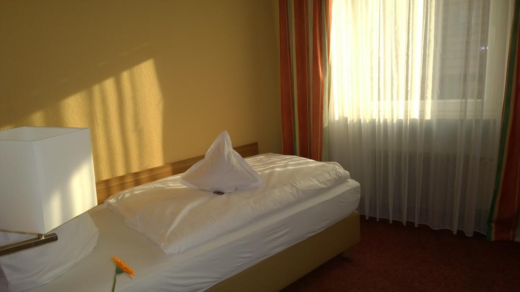 Weinhotel Rose Volkach Chambre photo