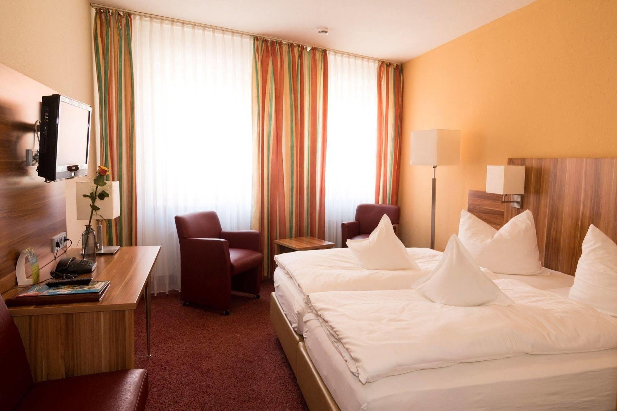 Weinhotel Rose Volkach Extérieur photo