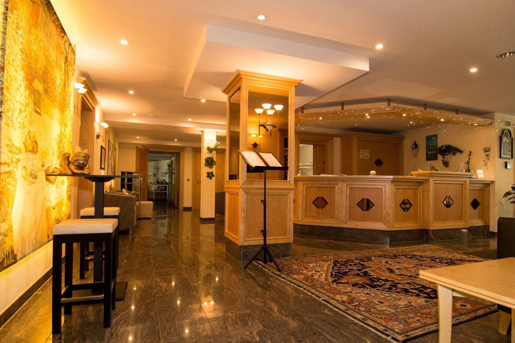 Weinhotel Rose Volkach Extérieur photo